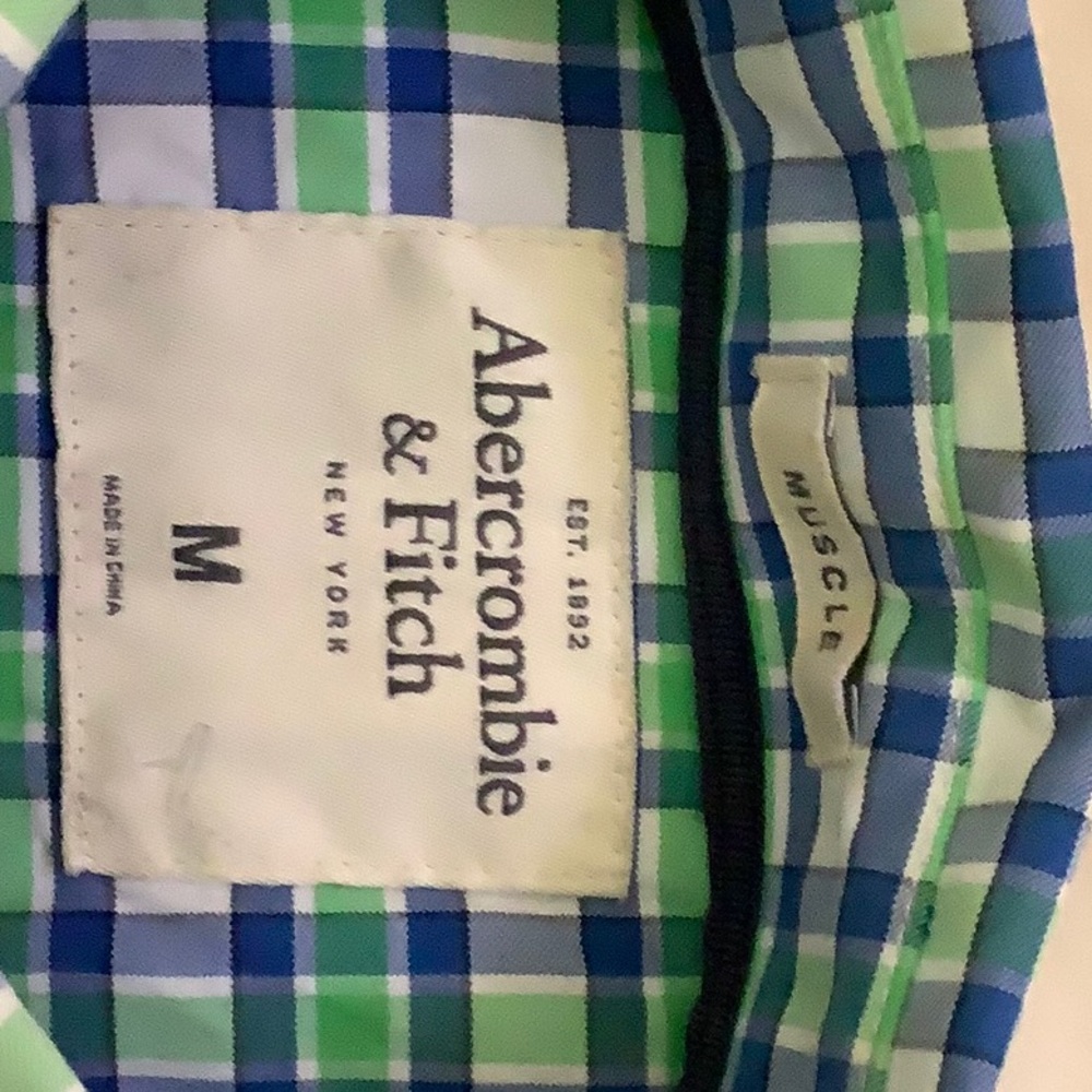 Button down - Picture 2 of 2